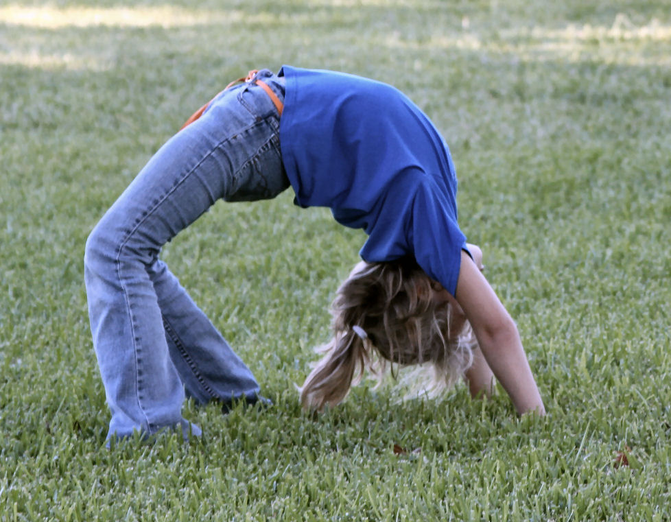 Child bending in arch formation