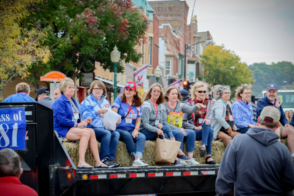 Alumni Class of 1981 in homecoming parade