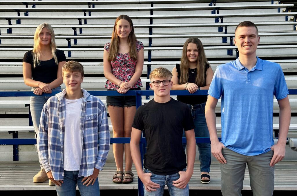 9 11 grade Homecoming attendants 24